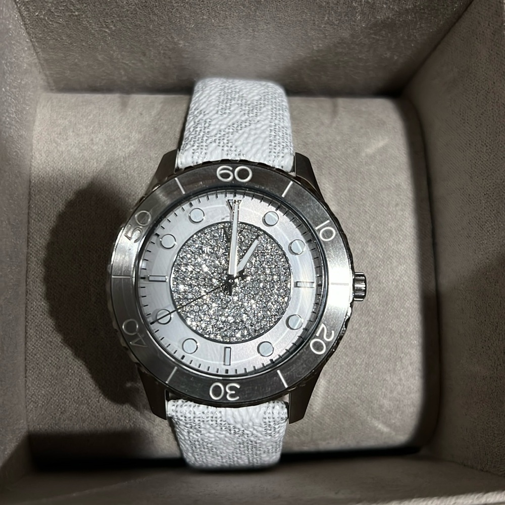New Michael Kors White Metallic Watch